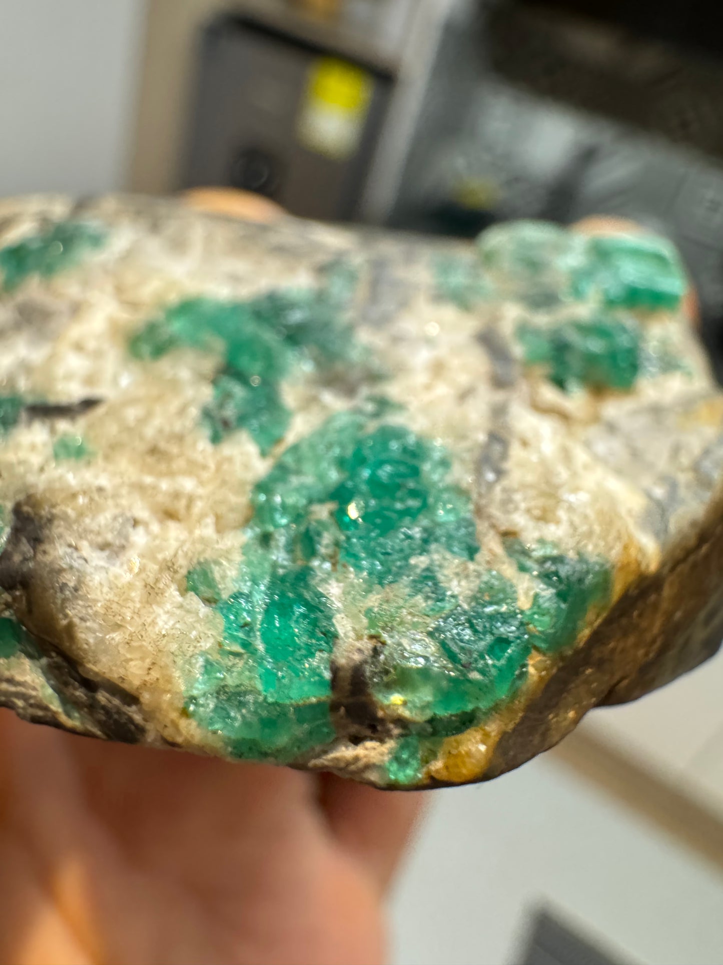 RAW EMERALD SPECIMEN (GANGA)
